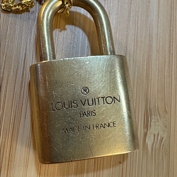 Louis Vuitton Gold Lock with Engraving pedant and unbranded chain - Picture 4 of 4